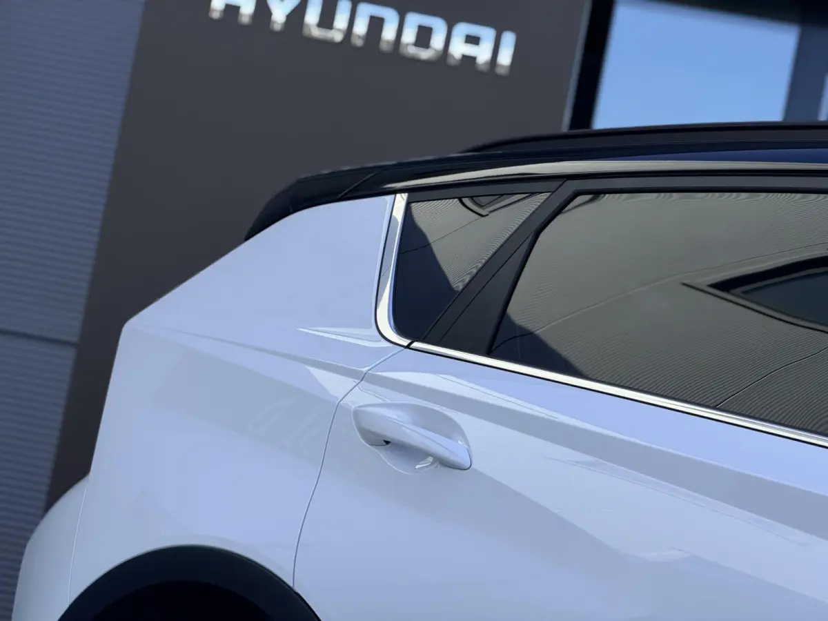 1.0 T-GDI Premium Automaat / Automaat / LED Verlichting / Stoel- & Stuurverwarming / Keyless / Climate Control / Adaptive Cruise Control / Navigatie / Achteruitrijcamera / Parkeersensoren Vo