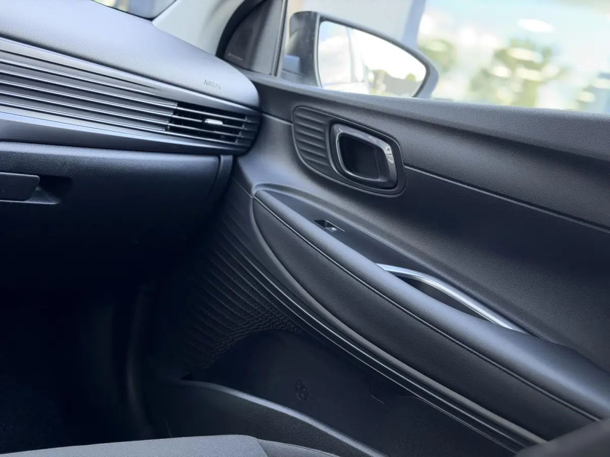 1.0 T-GDI Premium Automaat / Automaat / LED Verlichting / Stoel- & Stuurverwarming / Keyless / Climate Control / Adaptive Cruise Control / Navigatie / Achteruitrijcamera / Parkeersensoren Vo