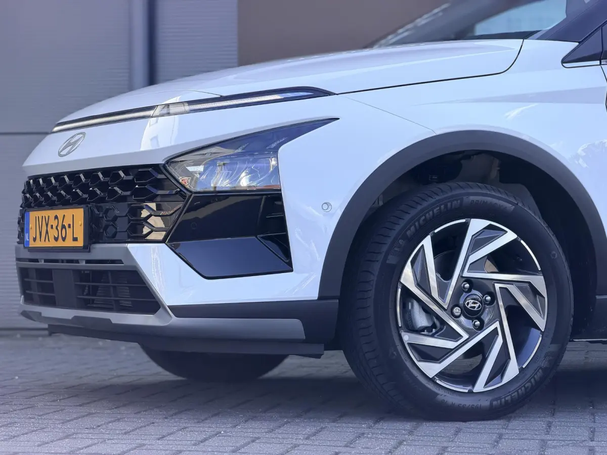 1.0 T-GDI Premium Automaat / Automaat / LED Verlichting / Stoel- & Stuurverwarming / Keyless / Climate Control / Adaptive Cruise Control / Navigatie / Achteruitrijcamera / Parkeersensoren Vo