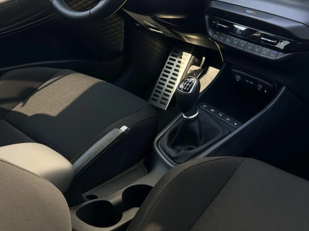 1.0 T-GDI Premium / Stoel- & Stuurverwarming / Climate Control / Cruise Control / LED Verlichting / BOSE Audio / Achteruitrijcamera / Parkeersensoren Voor + Achter /
