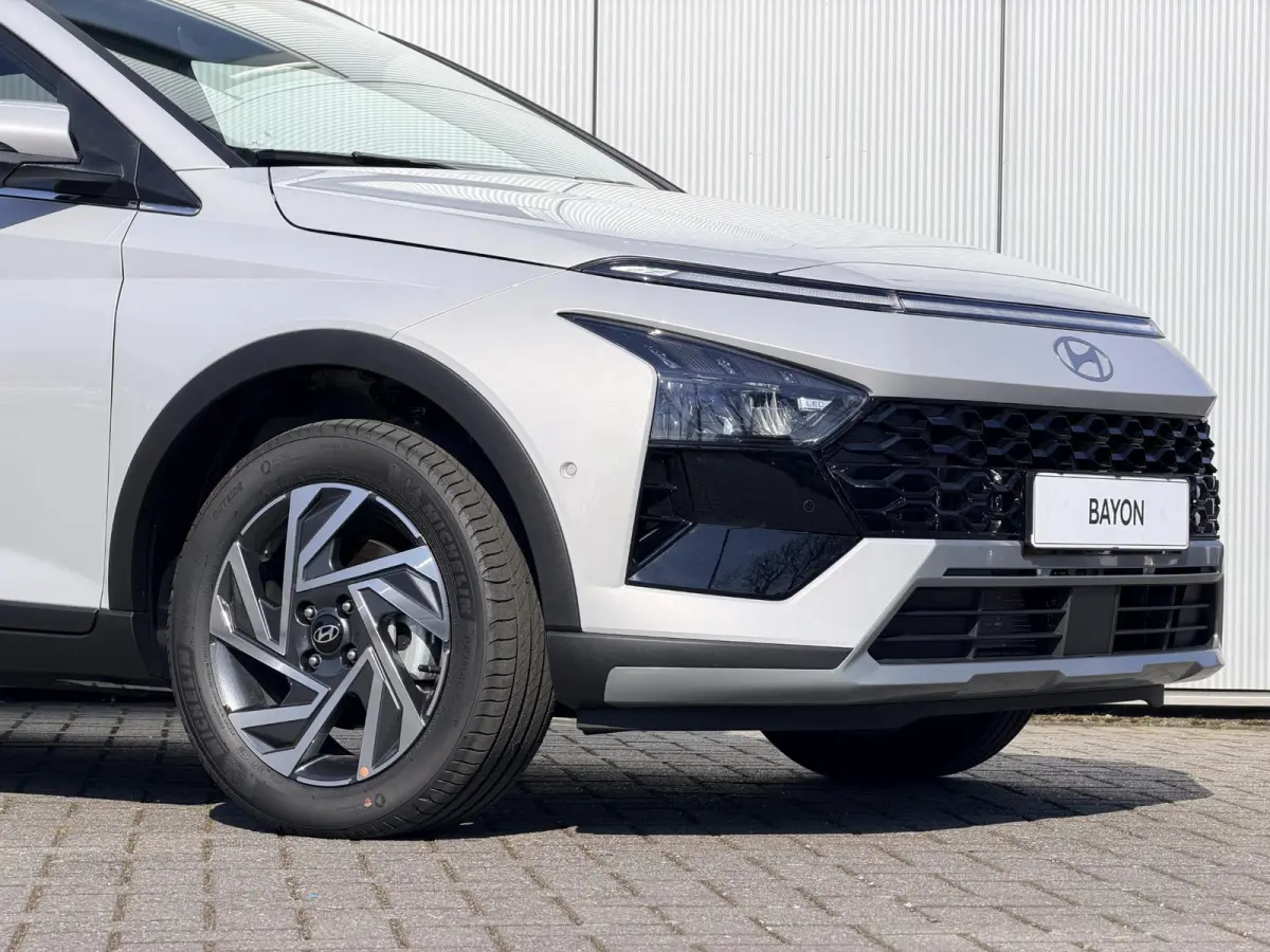 1.0 T-GDI Premium / Stoel- & Stuurverwarming / Climate Control / Cruise Control / LED Verlichting / BOSE Audio / Achteruitrijcamera / Parkeersensoren Voor + Achter /
