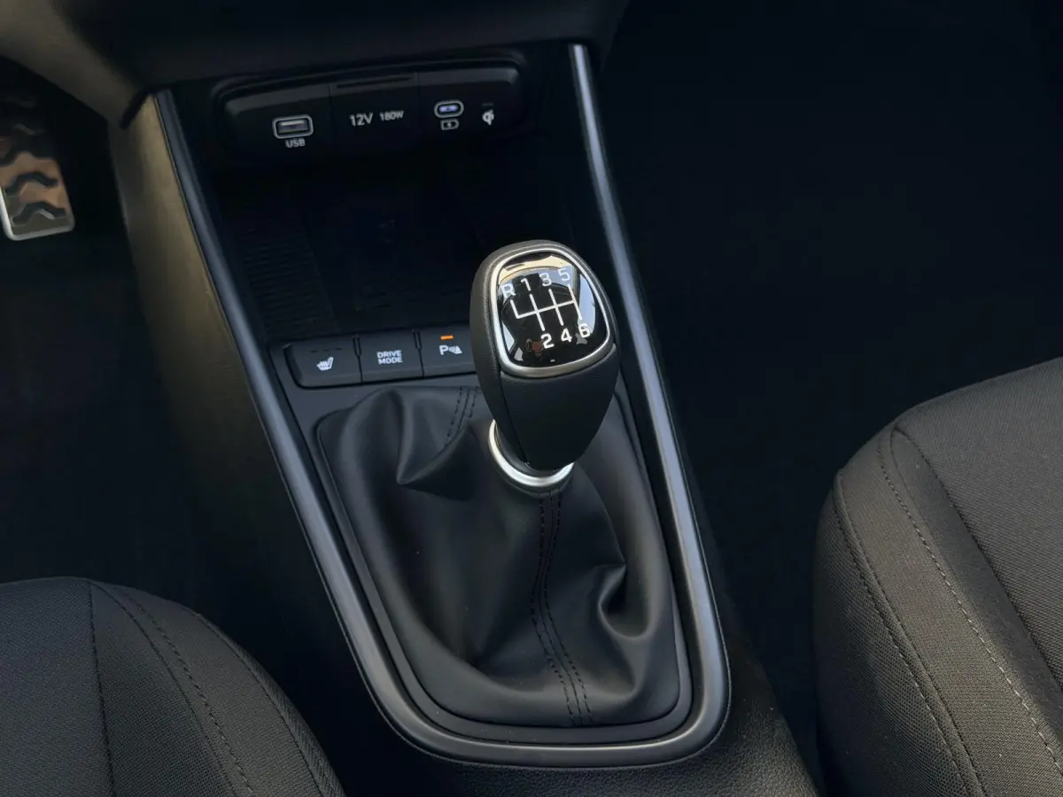 1.0 T-GDI Premium / Stoel- & Stuurverwarming / Climate Control / Cruise Control / LED Verlichting / BOSE Audio / Achteruitrijcamera / Parkeersensoren Voor + Achter /
