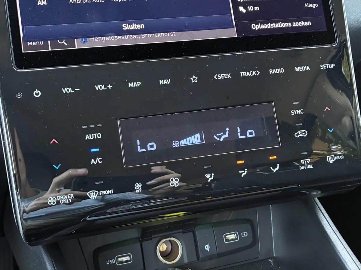1.6 T-GDI PHEV Comfort 4WD / Premium Lederen Bekleding / Dealer Onderhouden / Stoel-/Stuurverwarming / Achteruitrijcamera / Navigatie / Apple Carplay/Android Auto /