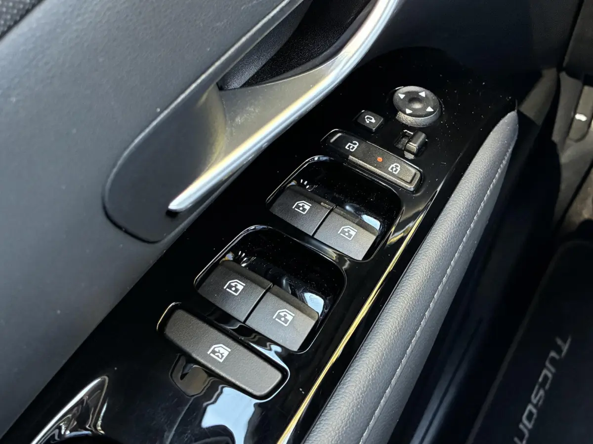1.6 T-GDI PHEV Comfort 4WD / Premium Lederen Bekleding / Dealer Onderhouden / Stoel-/Stuurverwarming / Achteruitrijcamera / Navigatie / Apple Carplay/Android Auto /