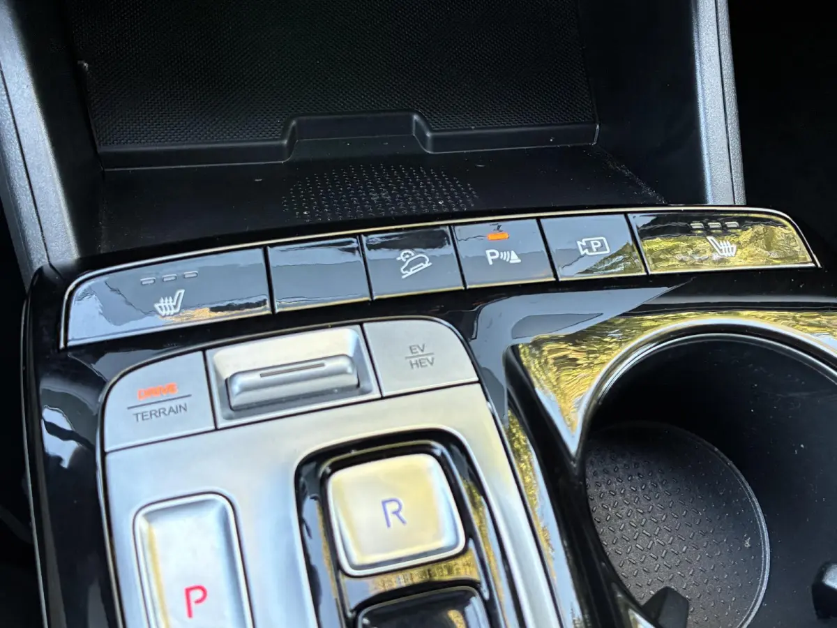 1.6 T-GDI PHEV Comfort 4WD / Premium Lederen Bekleding / Dealer Onderhouden / Stoel-/Stuurverwarming / Achteruitrijcamera / Navigatie / Apple Carplay/Android Auto /
