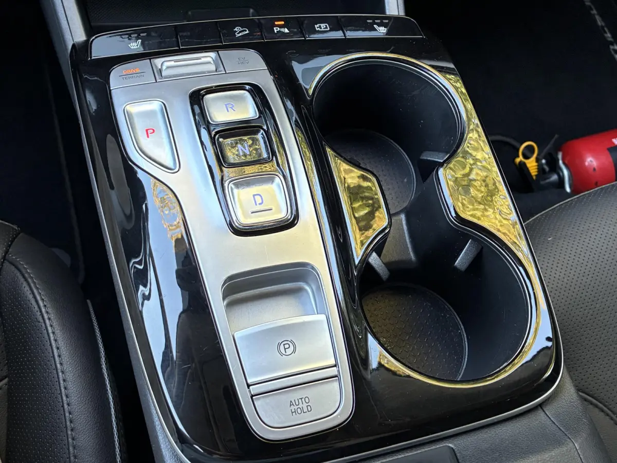 1.6 T-GDI PHEV Comfort 4WD / Premium Lederen Bekleding / Dealer Onderhouden / Stoel-/Stuurverwarming / Achteruitrijcamera / Navigatie / Apple Carplay/Android Auto /