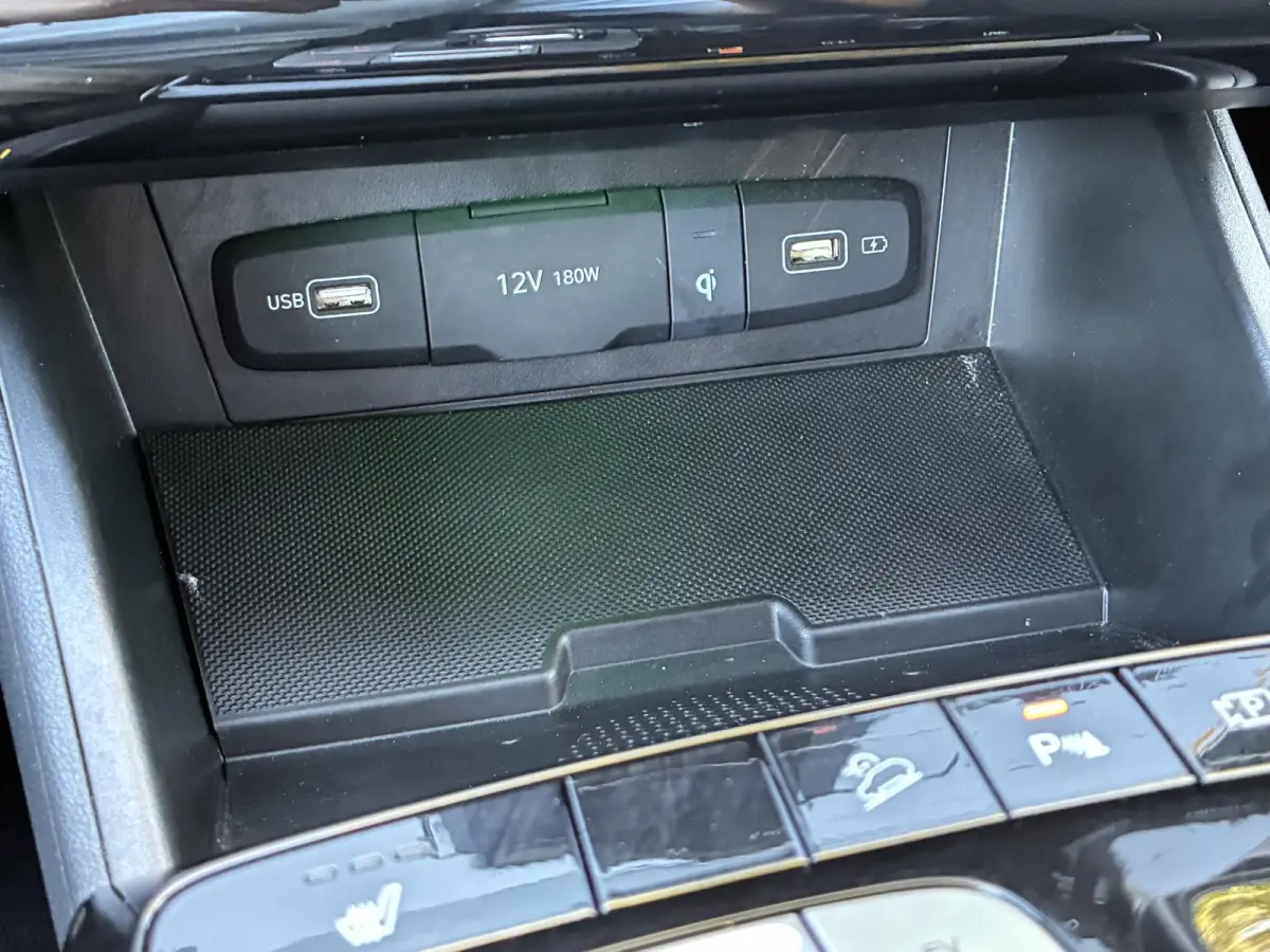 1.6 T-GDI PHEV Comfort 4WD / Premium Lederen Bekleding / Dealer Onderhouden / Stoel-/Stuurverwarming / Achteruitrijcamera / Navigatie / Apple Carplay/Android Auto /