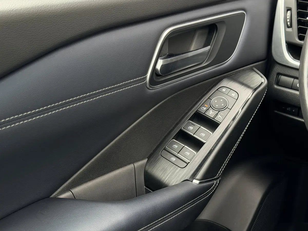 1.3 MHEV Tekna / Trekhaak 1.400 KG / NL Auto / Voorruitverwarming / Panoramadak / Stoel- & Stuurverwarming / 360 Camera / Elek. Achterklep / HUD /