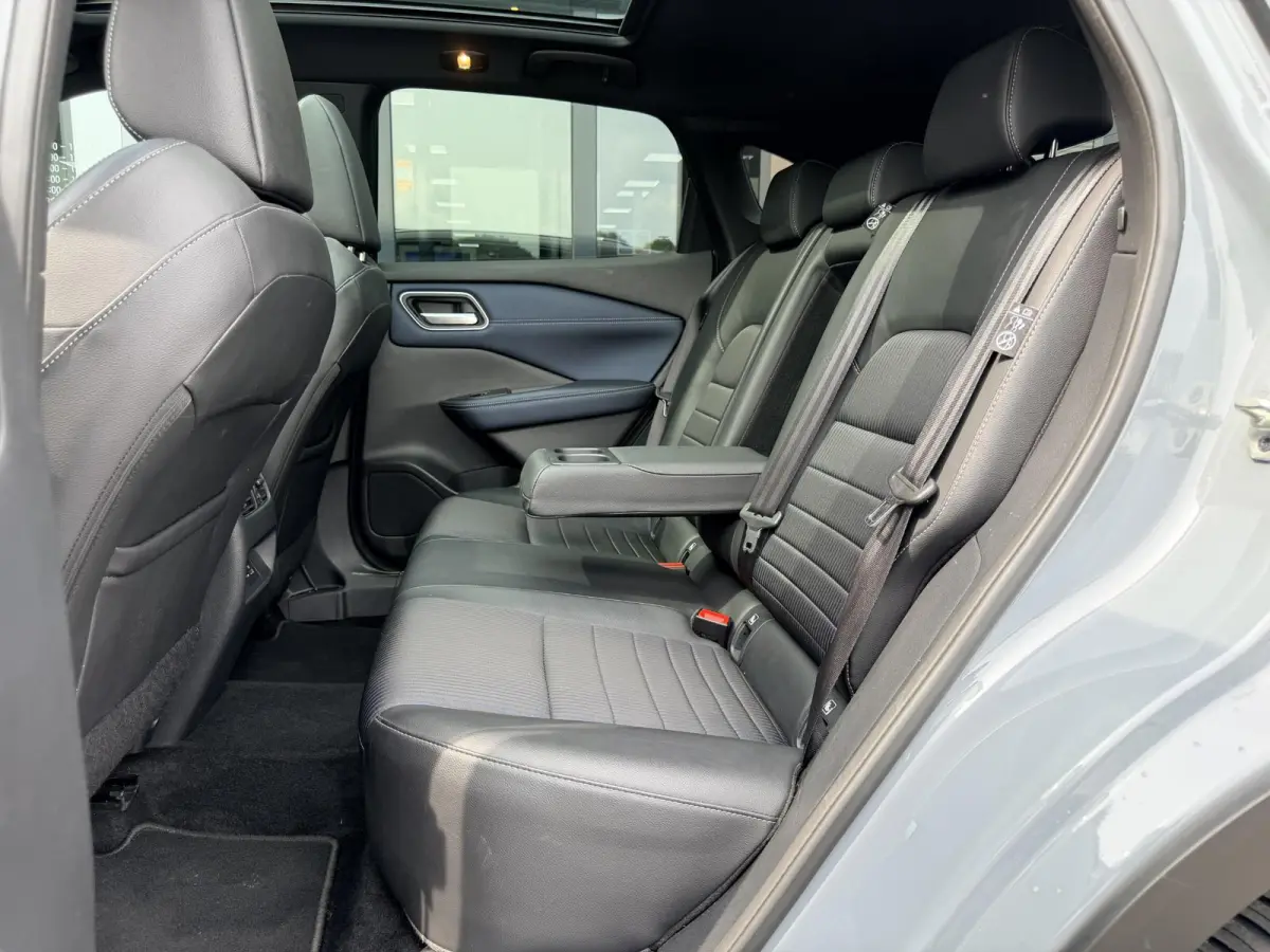 1.3 MHEV Tekna / Trekhaak 1.400 KG / NL Auto / Voorruitverwarming / Panoramadak / Stoel- & Stuurverwarming / 360 Camera / Elek. Achterklep / HUD /