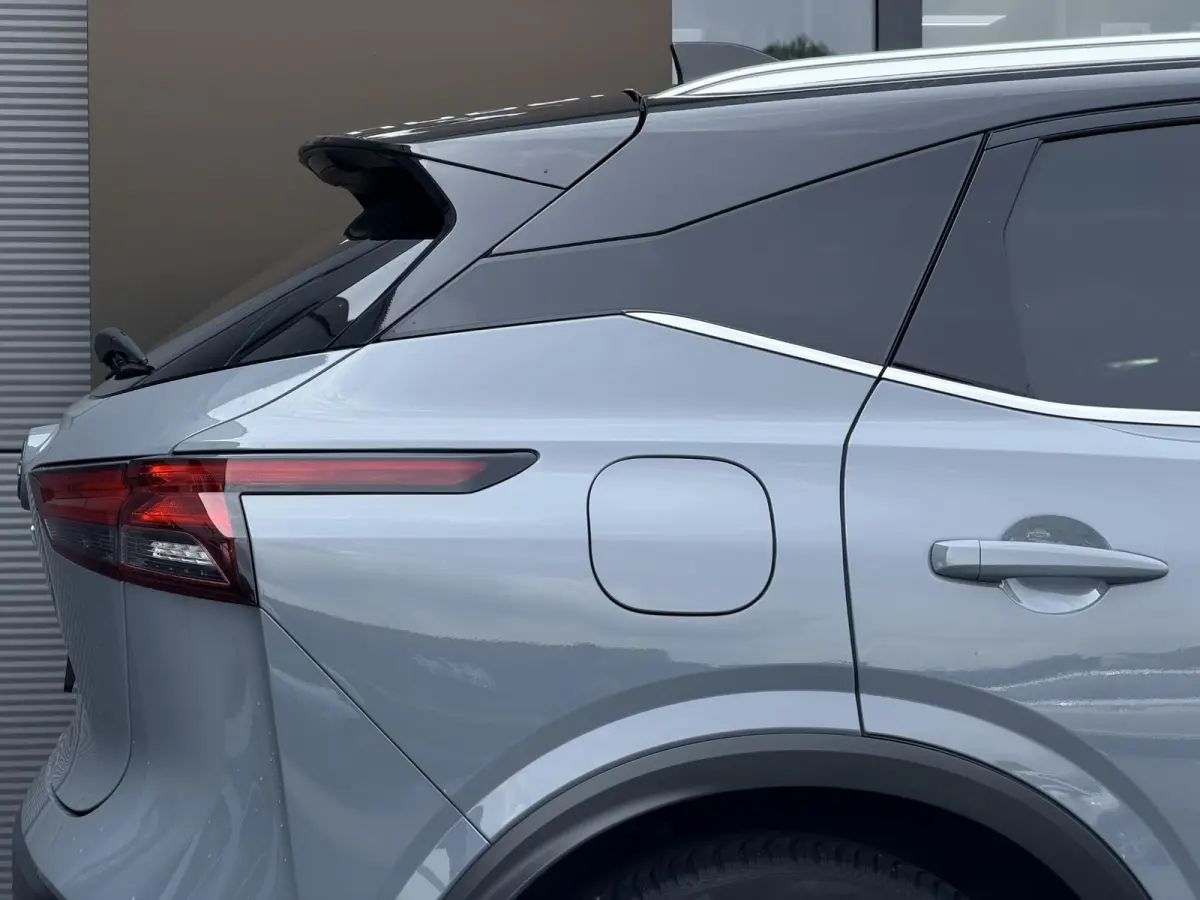1.3 MHEV Tekna / Trekhaak 1.400 KG / NL Auto / Voorruitverwarming / Panoramadak / Stoel- & Stuurverwarming / 360 Camera / Elek. Achterklep / HUD /