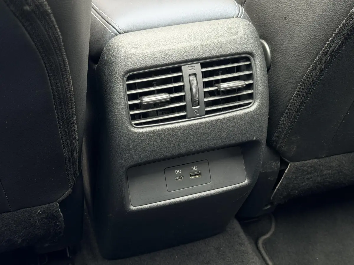 1.3 MHEV Tekna / Trekhaak 1.400 KG / NL Auto / Voorruitverwarming / Panoramadak / Stoel- & Stuurverwarming / 360 Camera / Elek. Achterklep / HUD /