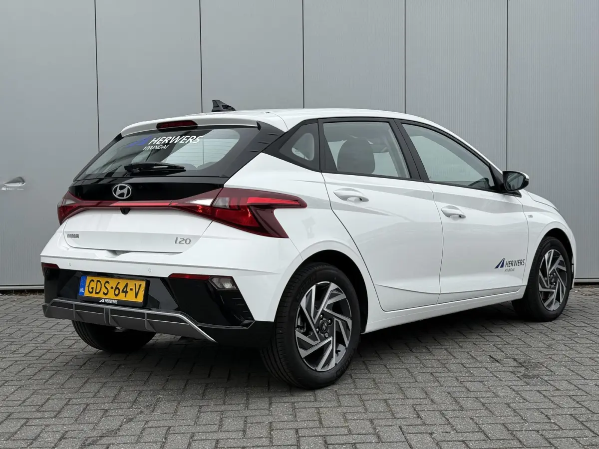 1.0 T-GDI Comfort Smart / Navigatie / Dodehoekdetectie / Achteruitrijcamera / Elek. Ramen Voor + Achter / Facelift /