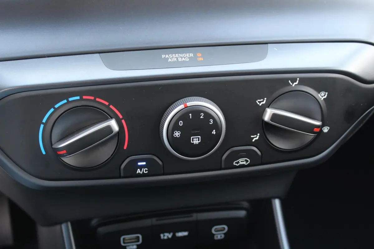1.0 T-GDI Comfort Smart / Navigatie / Dodehoekdetectie / Achteruitrijcamera / Elek. Ramen Voor + Achter / Facelift /