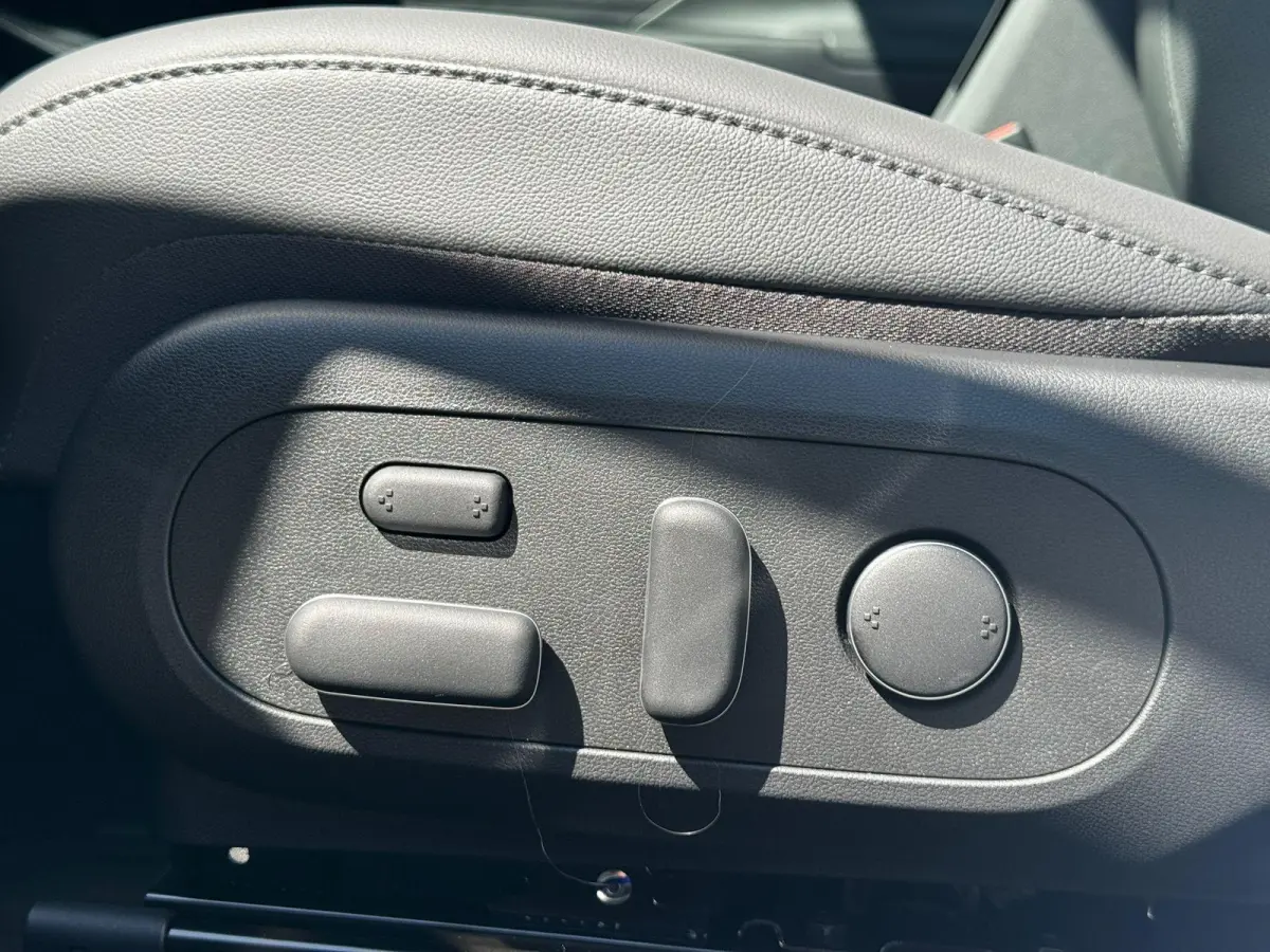 1.6 GDI HEV Premium Sky / Schuif- & Kanteldak / Stoelverkoeling / Stoelverwarming Voor + Achter / 360 Camera / Memory Seat / BOSE Audio /