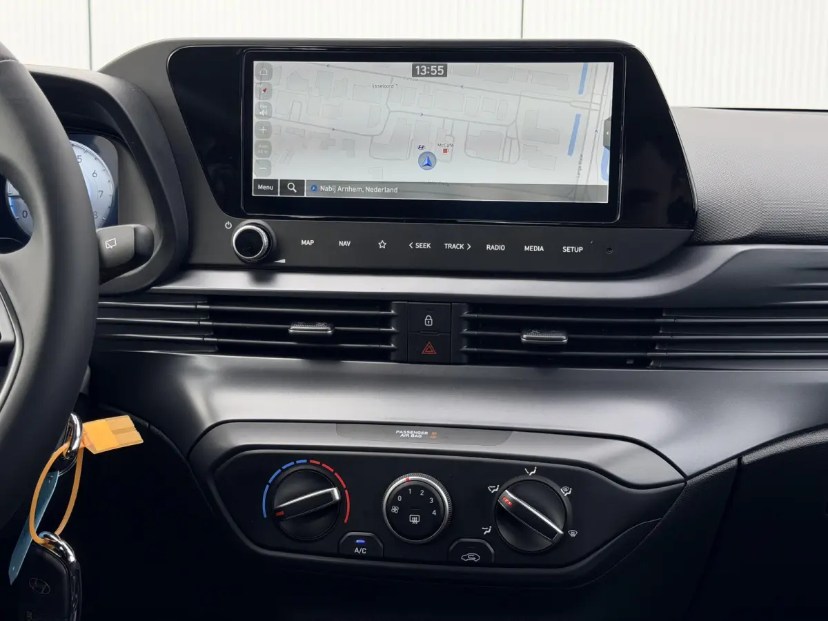 1.0 T-GDI Comfort / Navigatie / Achteruitrijcamera / Airco / Cruise Control / Parkeersensoren Achter / Digitaal Dashboard / SOS / Bluelink /