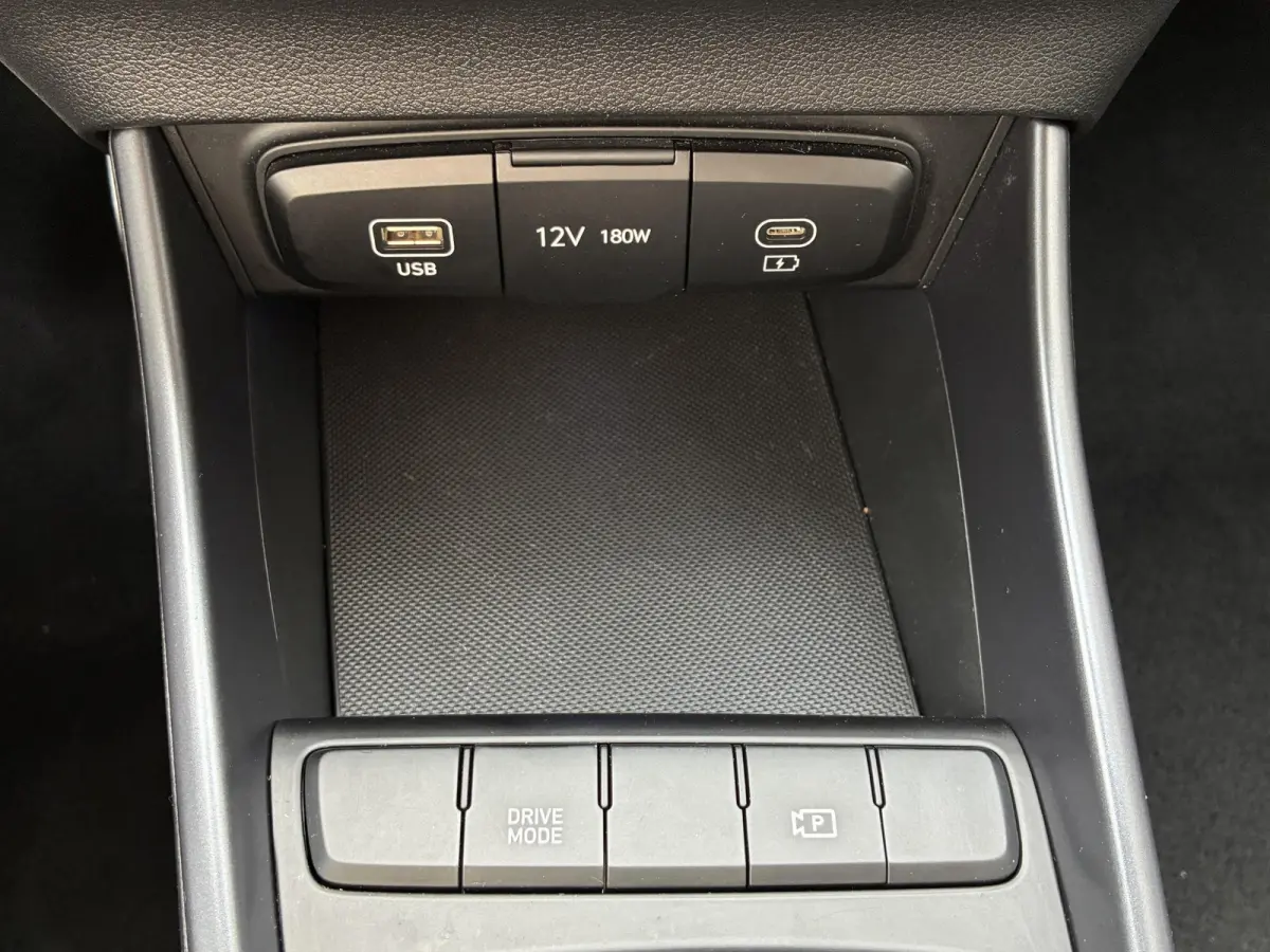 1.0 T-GDI Comfort / Fabrieksgarantie t/m 4-2030 / Navigatie / Apple Carplay/Android auto / Achteruitrijcamera / DAB /