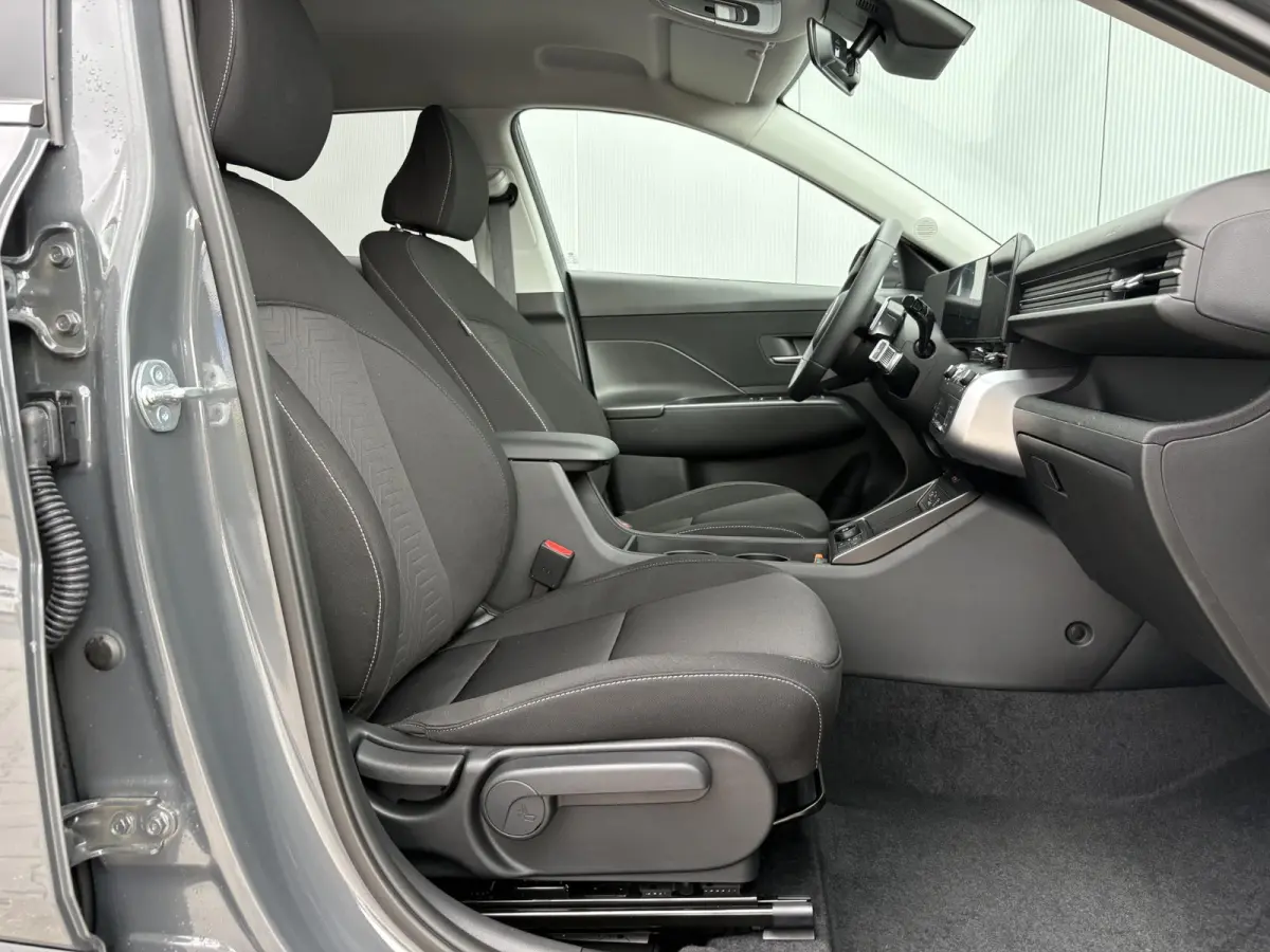 1.6 GDI HEV Comfort + 18 inch wielen / Uit Voorraad Leverbaar / Navigatie / Airco /