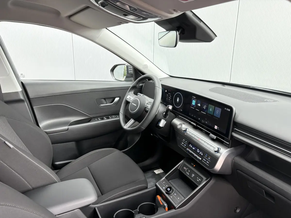 1.6 GDI HEV Comfort + 18 inch wielen / Uit Voorraad Leverbaar / Navigatie / Airco /