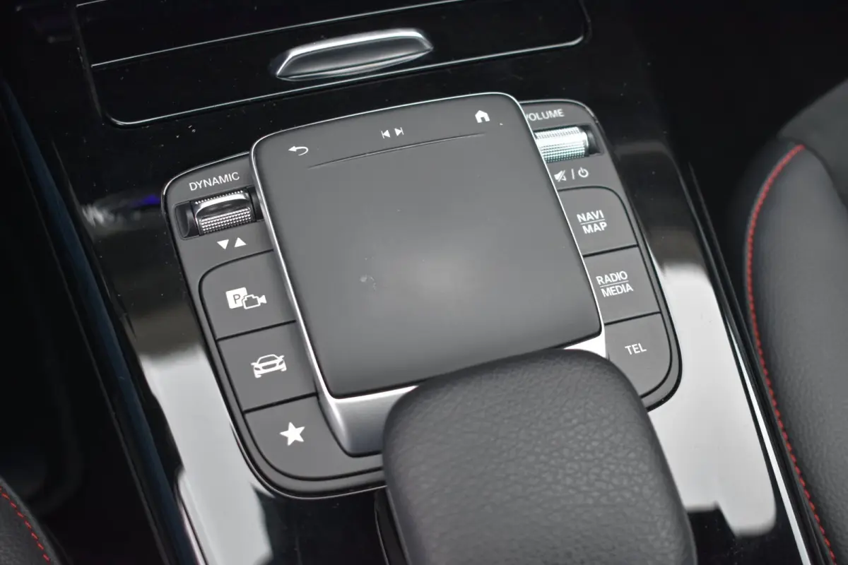 200 AMG NIGHT | TREKHAAK | SFEERVERLICHTING | APPLE CARPLAY | ANDROID AUTO | NAP