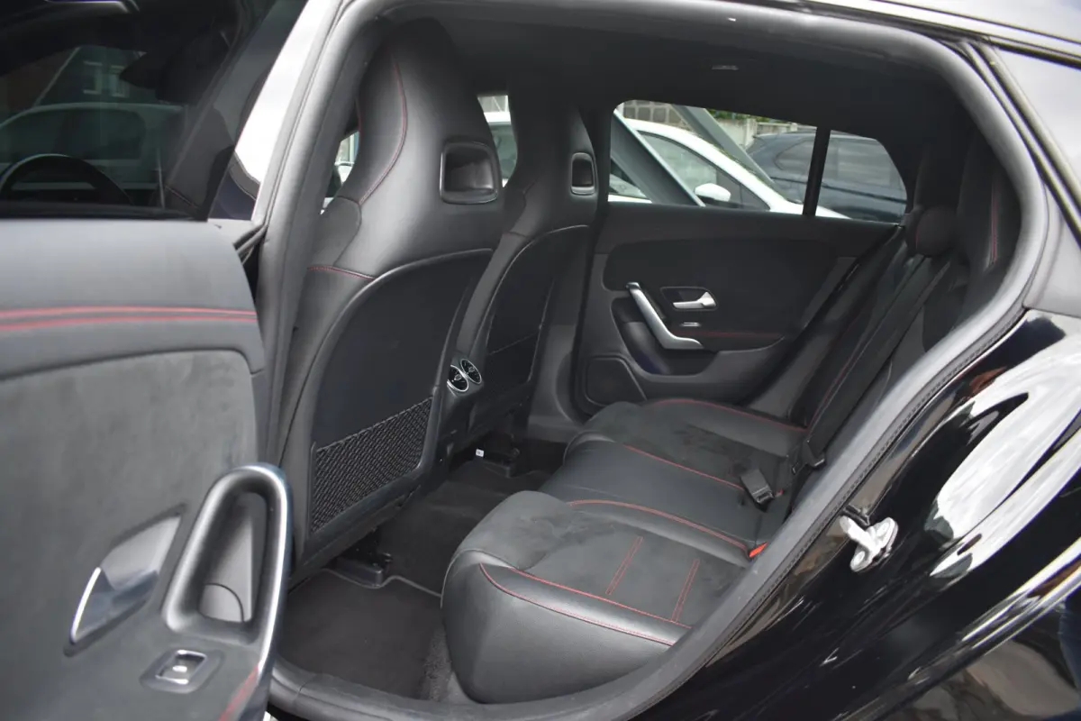 200 AMG NIGHT | TREKHAAK | SFEERVERLICHTING | APPLE CARPLAY | ANDROID AUTO | NAP
