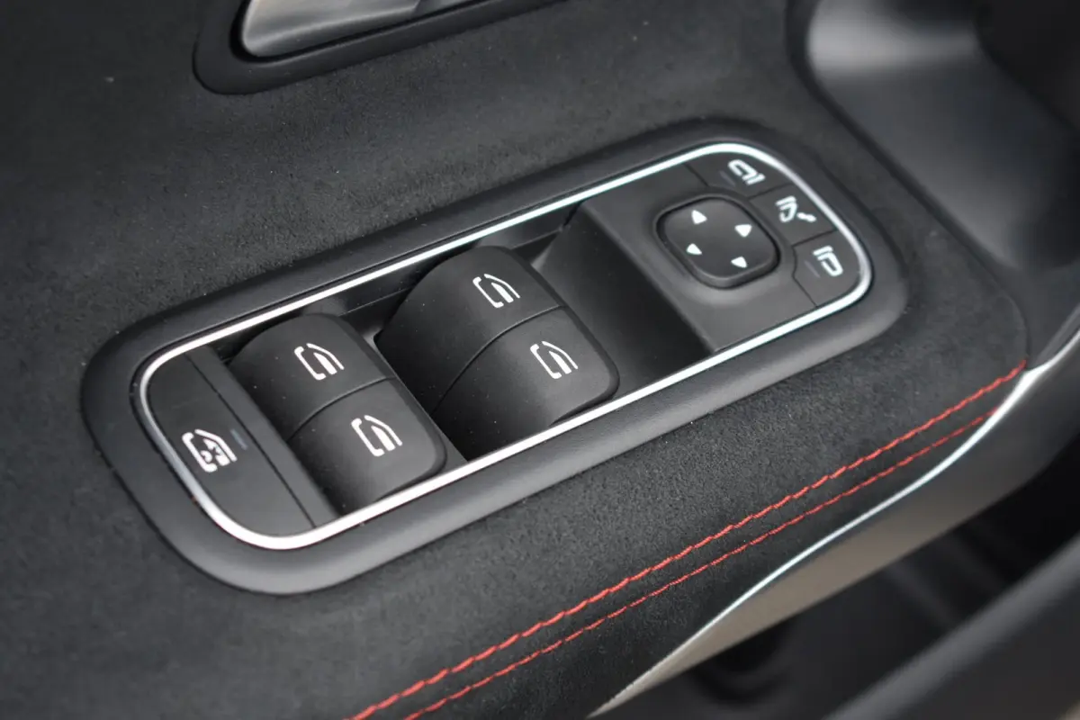 200 AMG NIGHT | TREKHAAK | SFEERVERLICHTING | APPLE CARPLAY | ANDROID AUTO | NAP