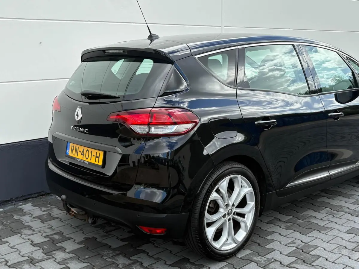 1.5 dCi 110pk Automaat Zen | Navigatie | 20 inch LMV | Trekhaak
