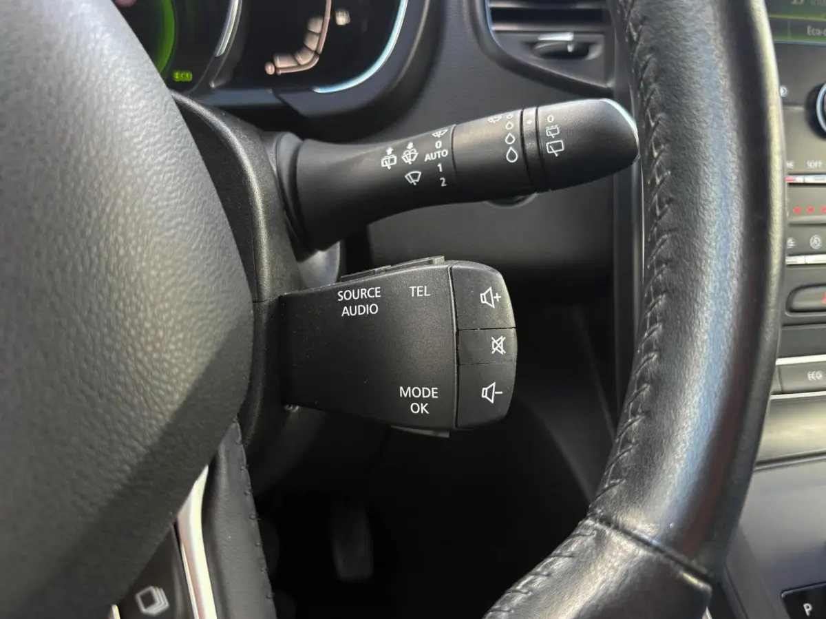 1.5 dCi 110pk Automaat Zen | Navigatie | 20 inch LMV | Trekhaak