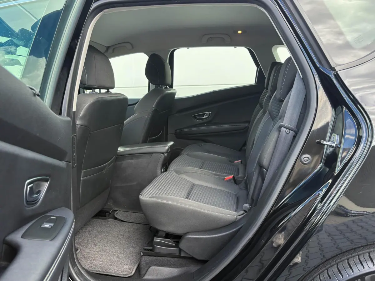 1.5 dCi 110pk Automaat Zen | Navigatie | 20 inch LMV | Trekhaak