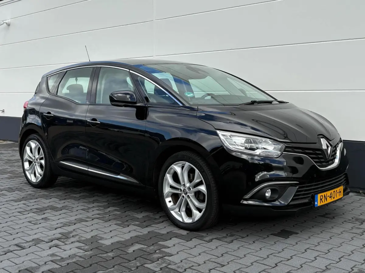 1.5 dCi 110pk Automaat Zen | Navigatie | 20 inch LMV | Trekhaak