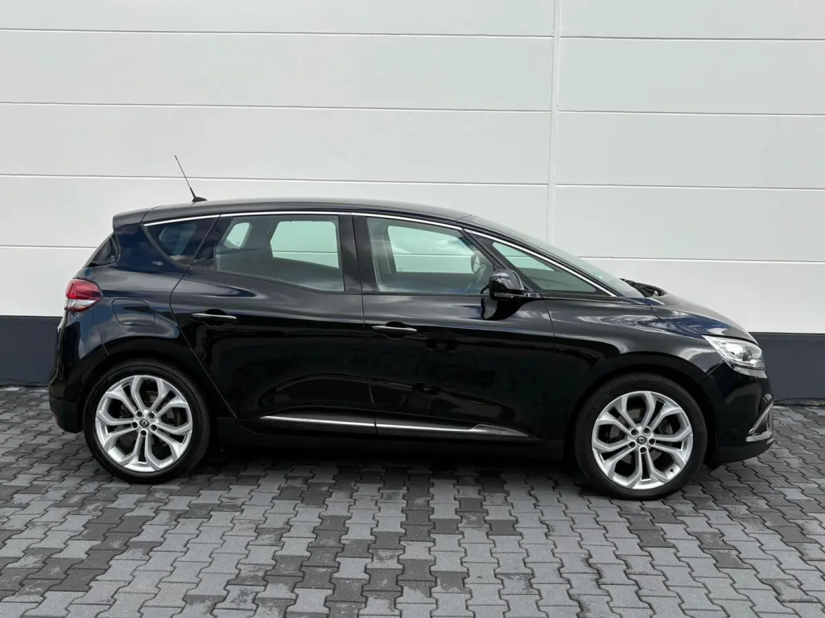 1.5 dCi 110pk Automaat Zen | Navigatie | 20 inch LMV | Trekhaak
