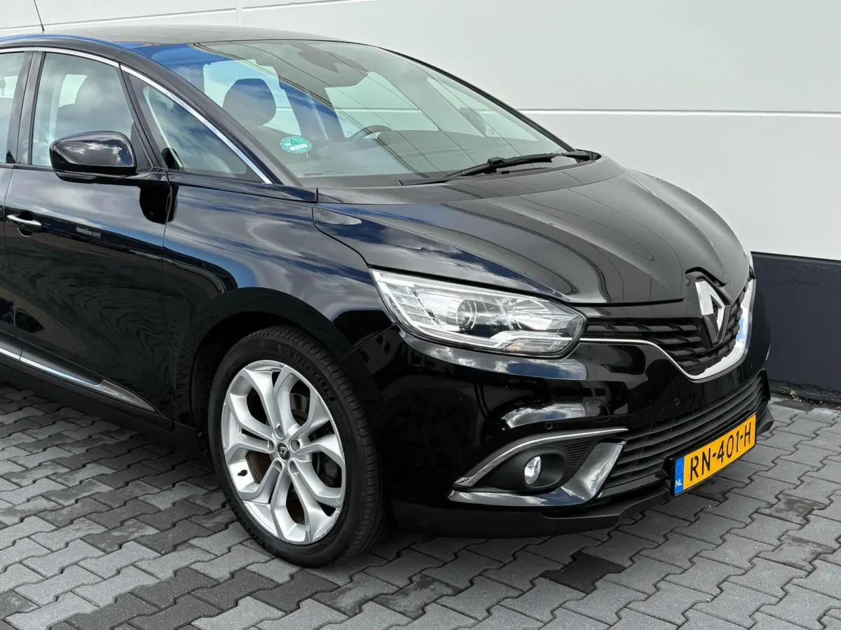 1.5 dCi 110pk Automaat Zen | Navigatie | 20 inch LMV | Trekhaak
