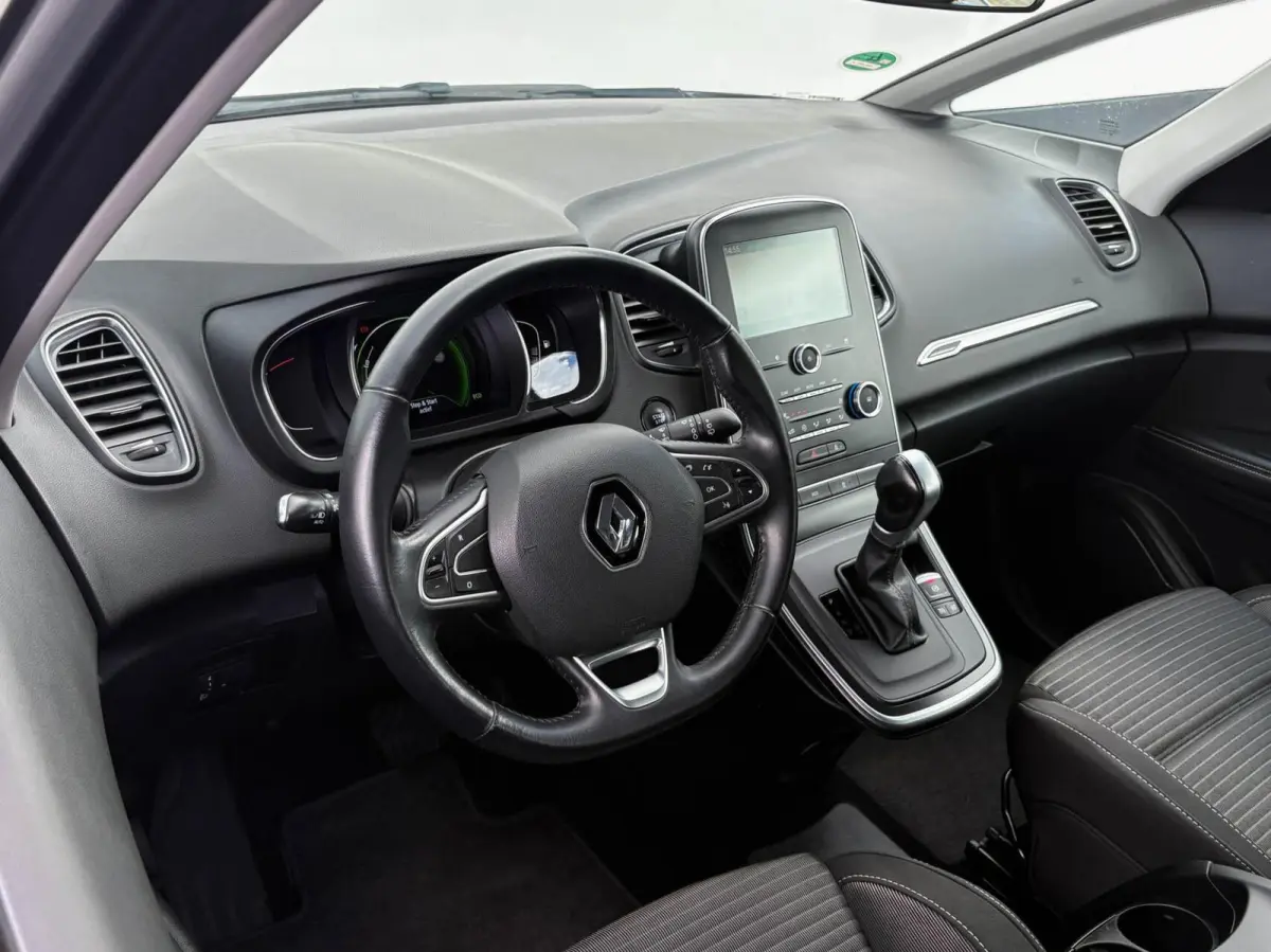 1.5 dCi 110pk Automaat Zen | Navigatie | 20 inch LMV | Trekhaak