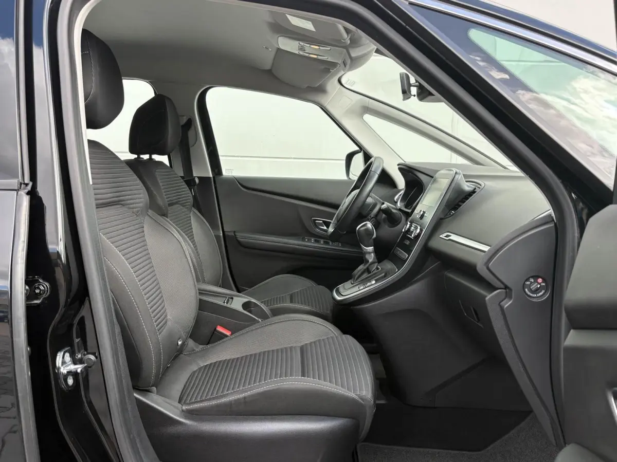 1.5 dCi 110pk Automaat Zen | Navigatie | 20 inch LMV | Trekhaak
