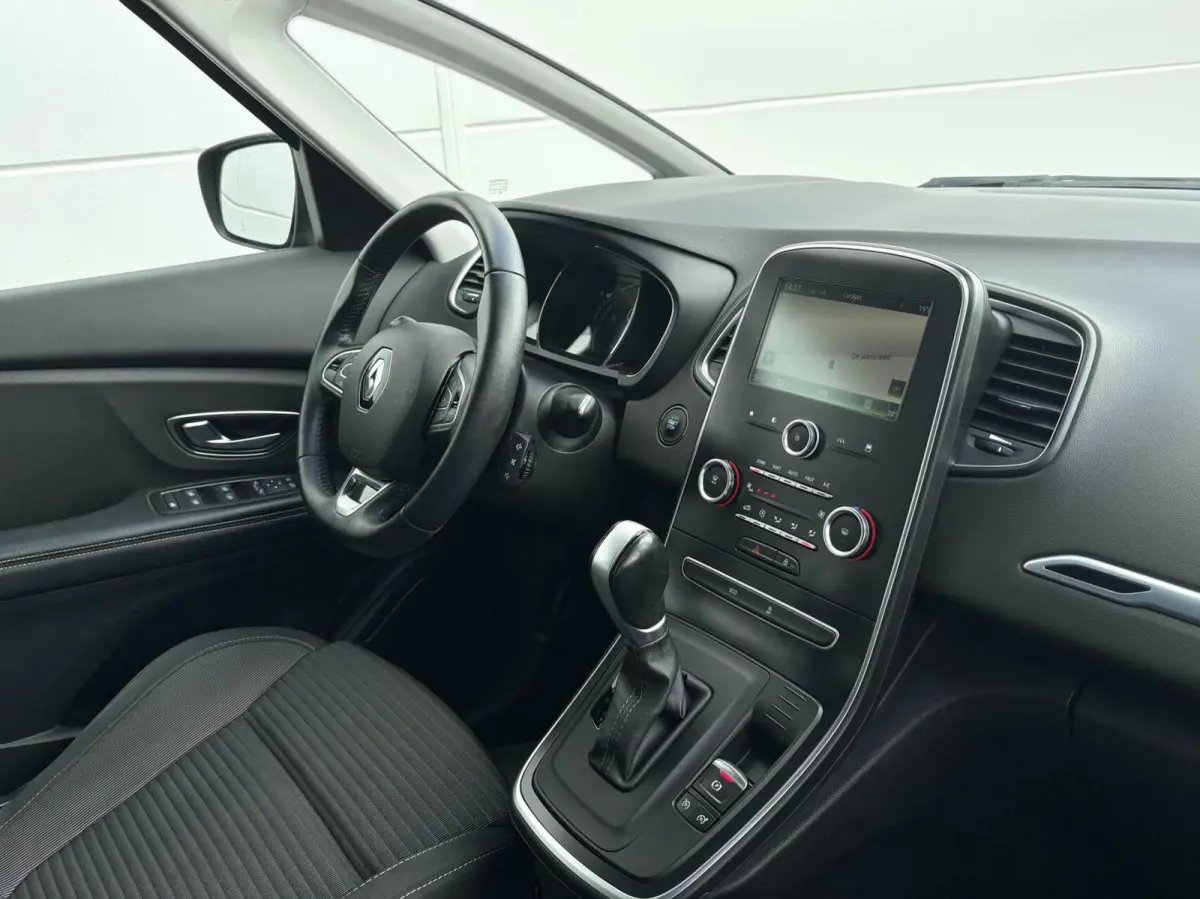 1.5 dCi 110pk Automaat Zen | Navigatie | 20 inch LMV | Trekhaak