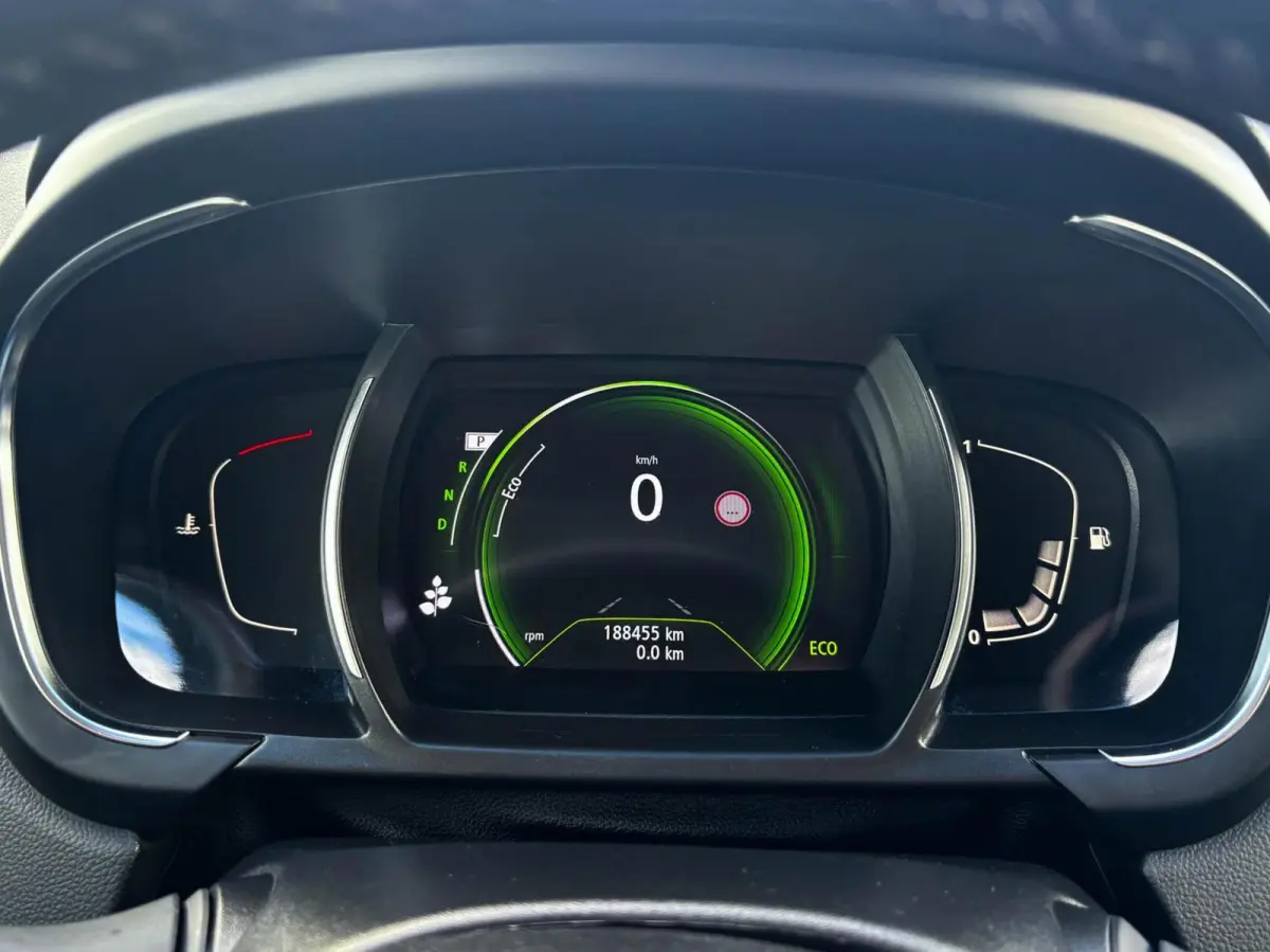 1.5 dCi 110pk Automaat Zen | Navigatie | 20 inch LMV | Trekhaak