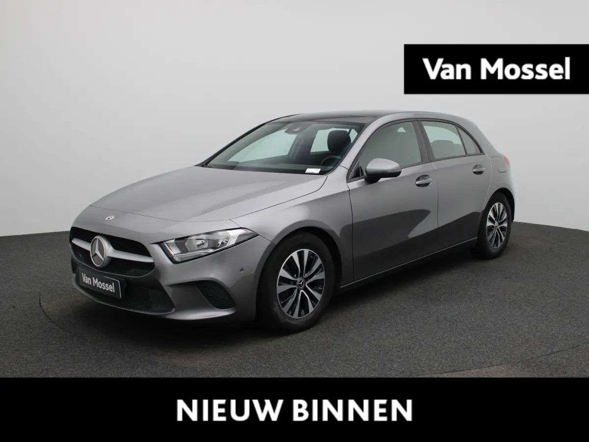 180 | Panoramadak | Achteruitrijcamera | Stoelverwarming | Parkeersensoren |