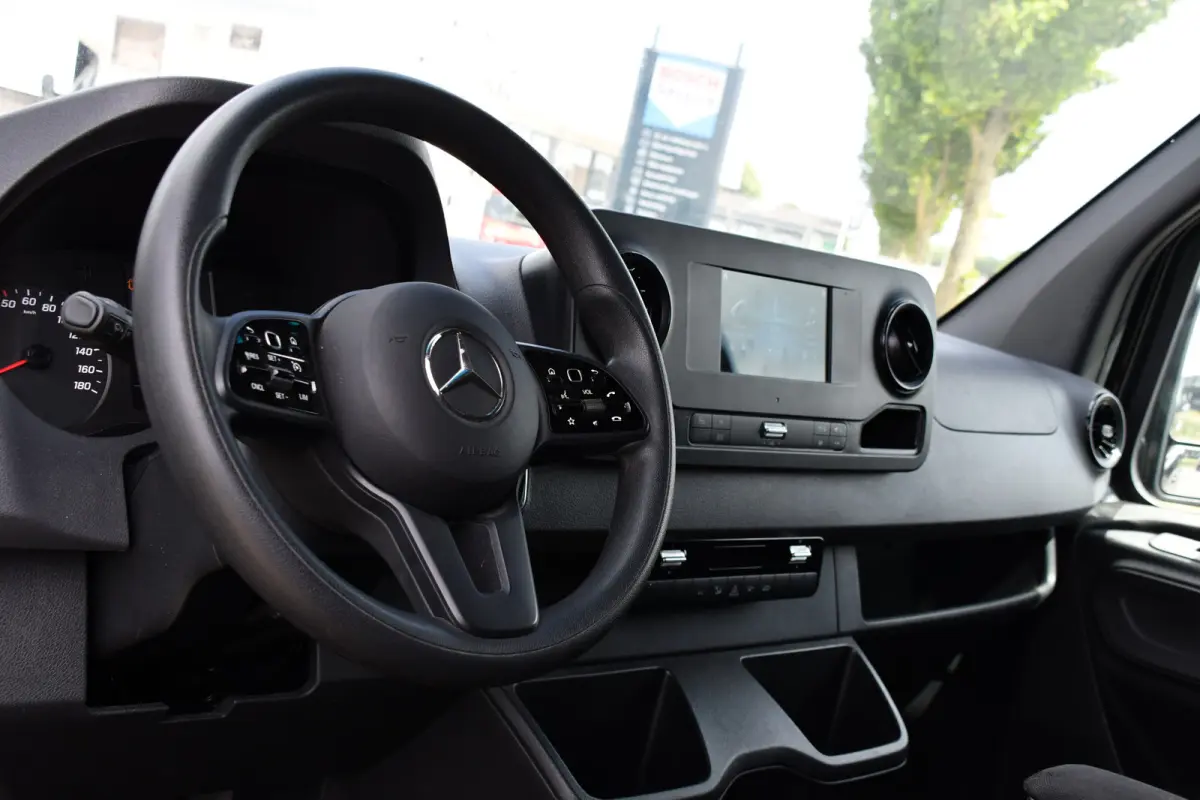 317 1.9 CDI L2H2 RWD AMG Black Edition Camera, Cruise, Carplay, Automaat, 170PK, Multimedia, UNIEK!