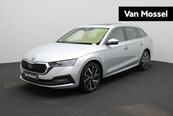 1.4 TSI iV PHEV Business Edition | Apple Carplay / Android Auto | Panoramadak | Achteruitrijcamera | Stoelverwarming Voor en Achter |
