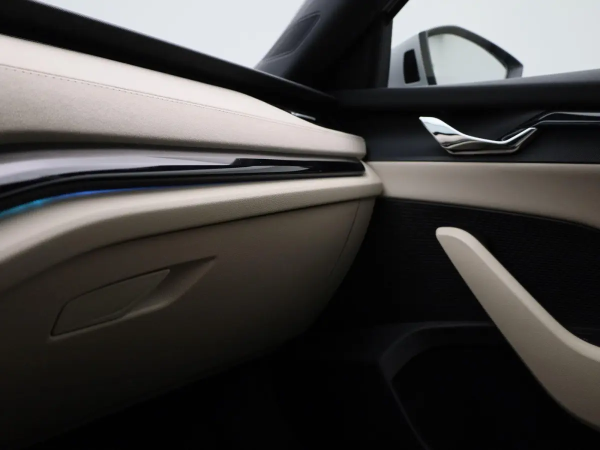 1.4 TSI iV PHEV Business Edition | Apple Carplay / Android Auto | Panoramadak | Achteruitrijcamera | Stoelverwarming Voor en Achter |