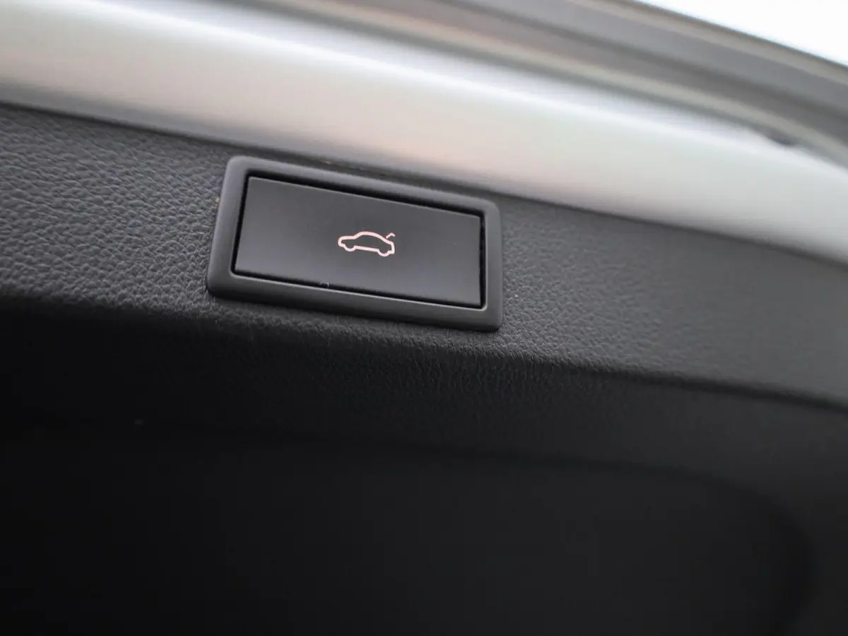 1.4 TSI iV PHEV Business Edition | Apple Carplay / Android Auto | Panoramadak | Achteruitrijcamera | Stoelverwarming Voor en Achter |