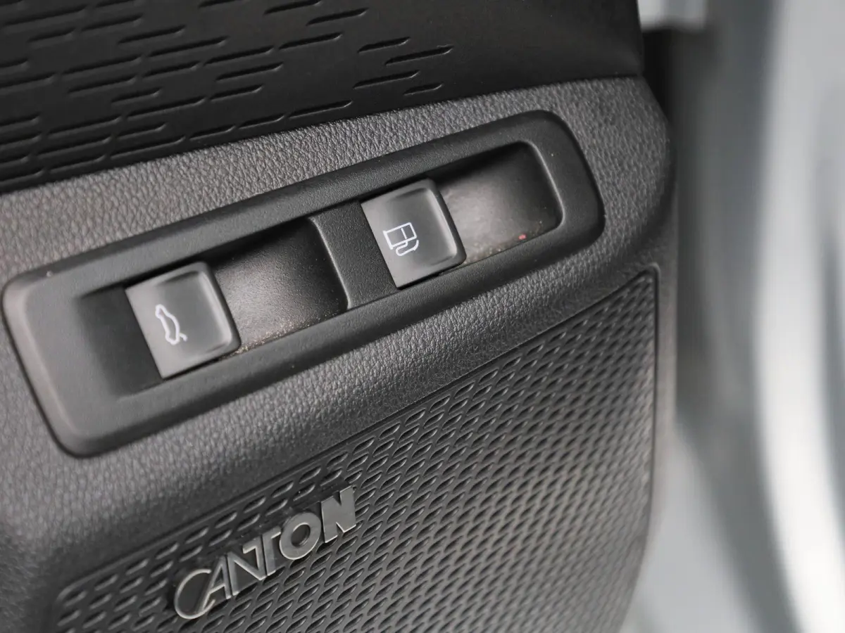 1.4 TSI iV PHEV Business Edition | Apple Carplay / Android Auto | Panoramadak | Achteruitrijcamera | Stoelverwarming Voor en Achter |