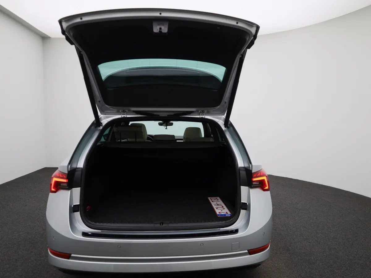 1.4 TSI iV PHEV Business Edition | Apple Carplay / Android Auto | Panoramadak | Achteruitrijcamera | Stoelverwarming Voor en Achter |