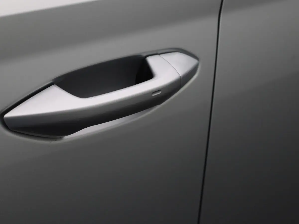 1.4 TSI iV PHEV Business Edition | Apple Carplay / Android Auto | Panoramadak | Achteruitrijcamera | Stoelverwarming Voor en Achter |