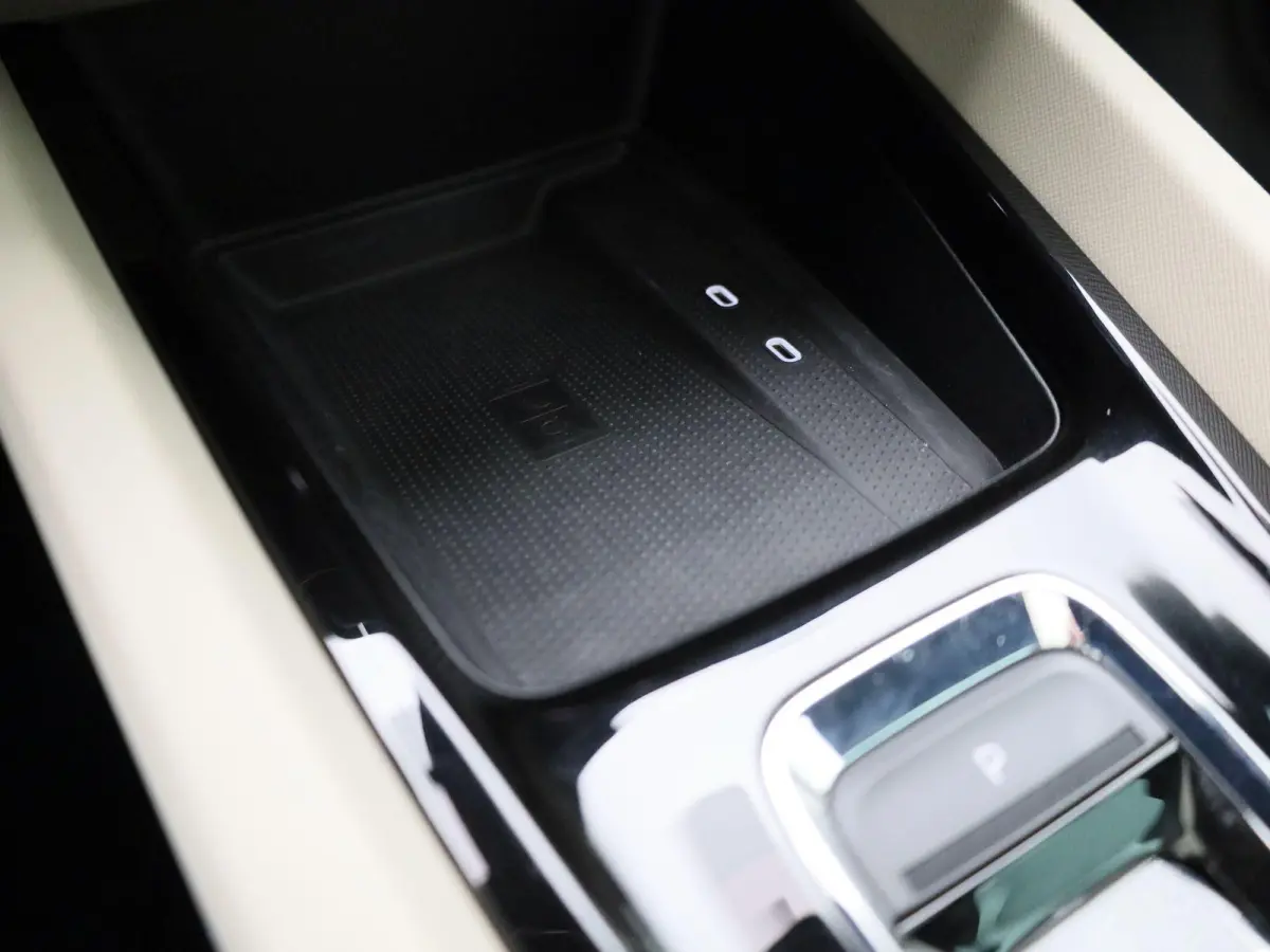 1.4 TSI iV PHEV Business Edition | Apple Carplay / Android Auto | Panoramadak | Achteruitrijcamera | Stoelverwarming Voor en Achter |