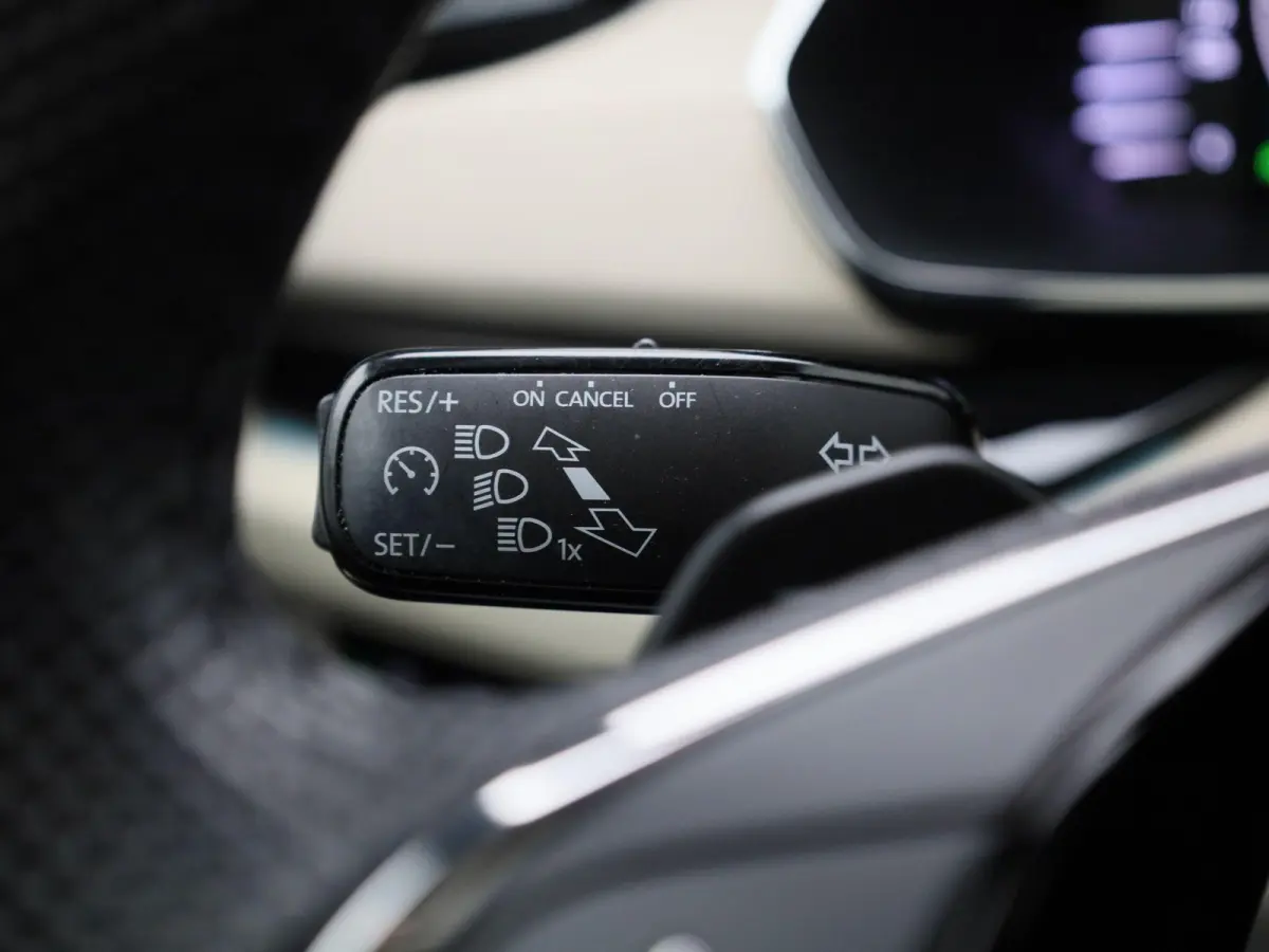 1.4 TSI iV PHEV Business Edition | Apple Carplay / Android Auto | Panoramadak | Achteruitrijcamera | Stoelverwarming Voor en Achter |
