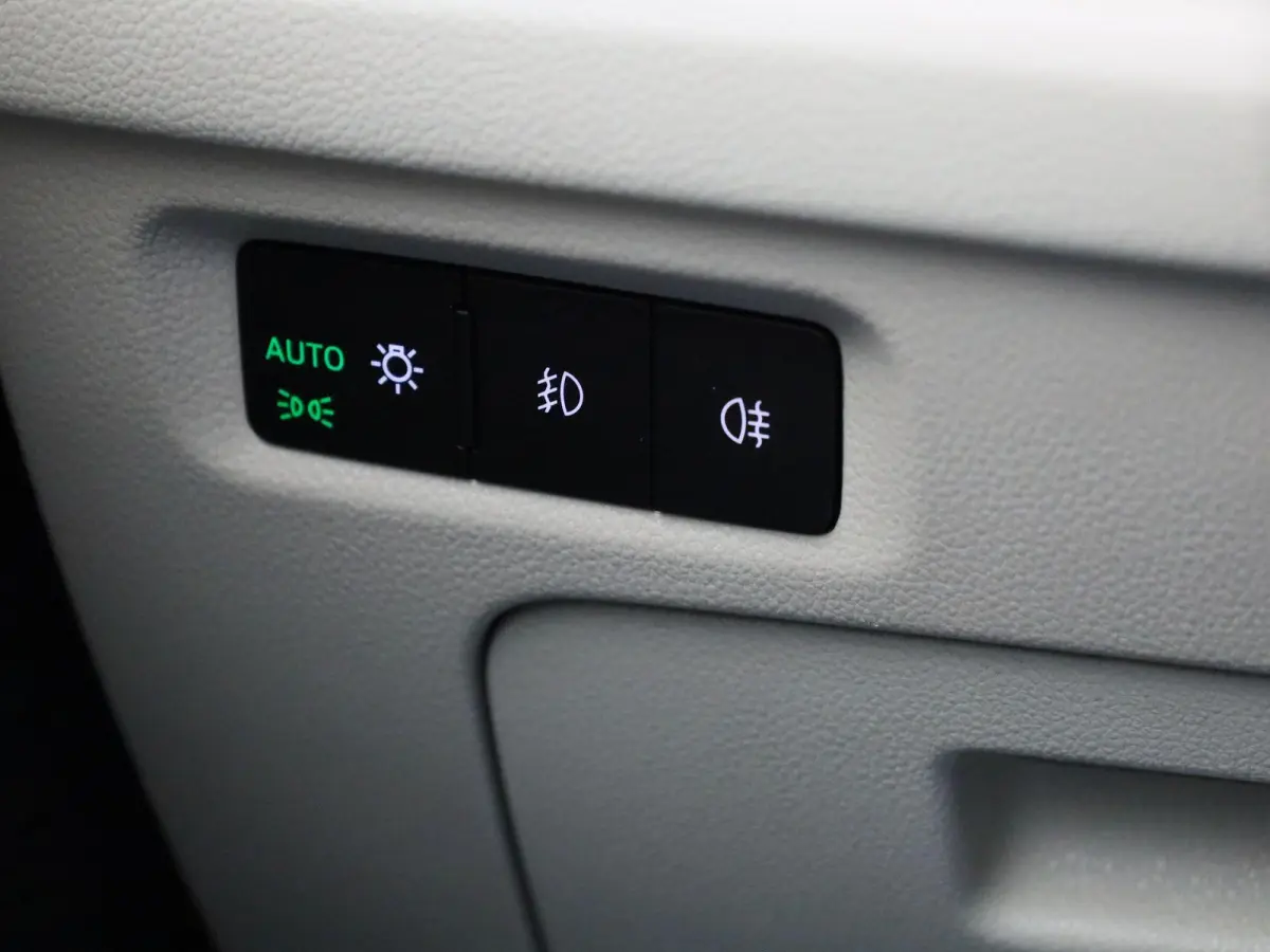 1.4 TSI iV PHEV Business Edition | Apple Carplay / Android Auto | Panoramadak | Achteruitrijcamera | Stoelverwarming Voor en Achter |