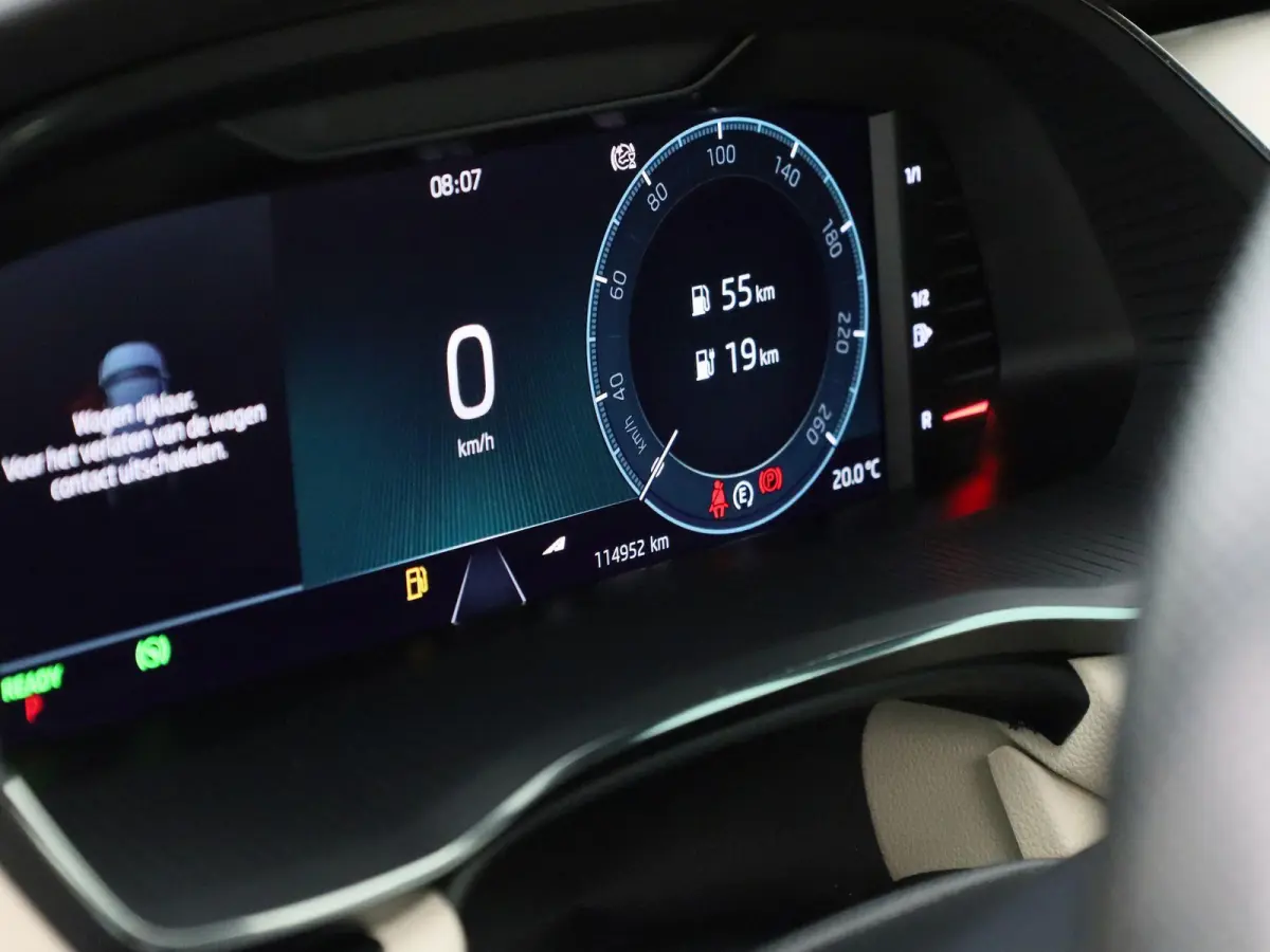 1.4 TSI iV PHEV Business Edition | Apple Carplay / Android Auto | Panoramadak | Achteruitrijcamera | Stoelverwarming Voor en Achter |