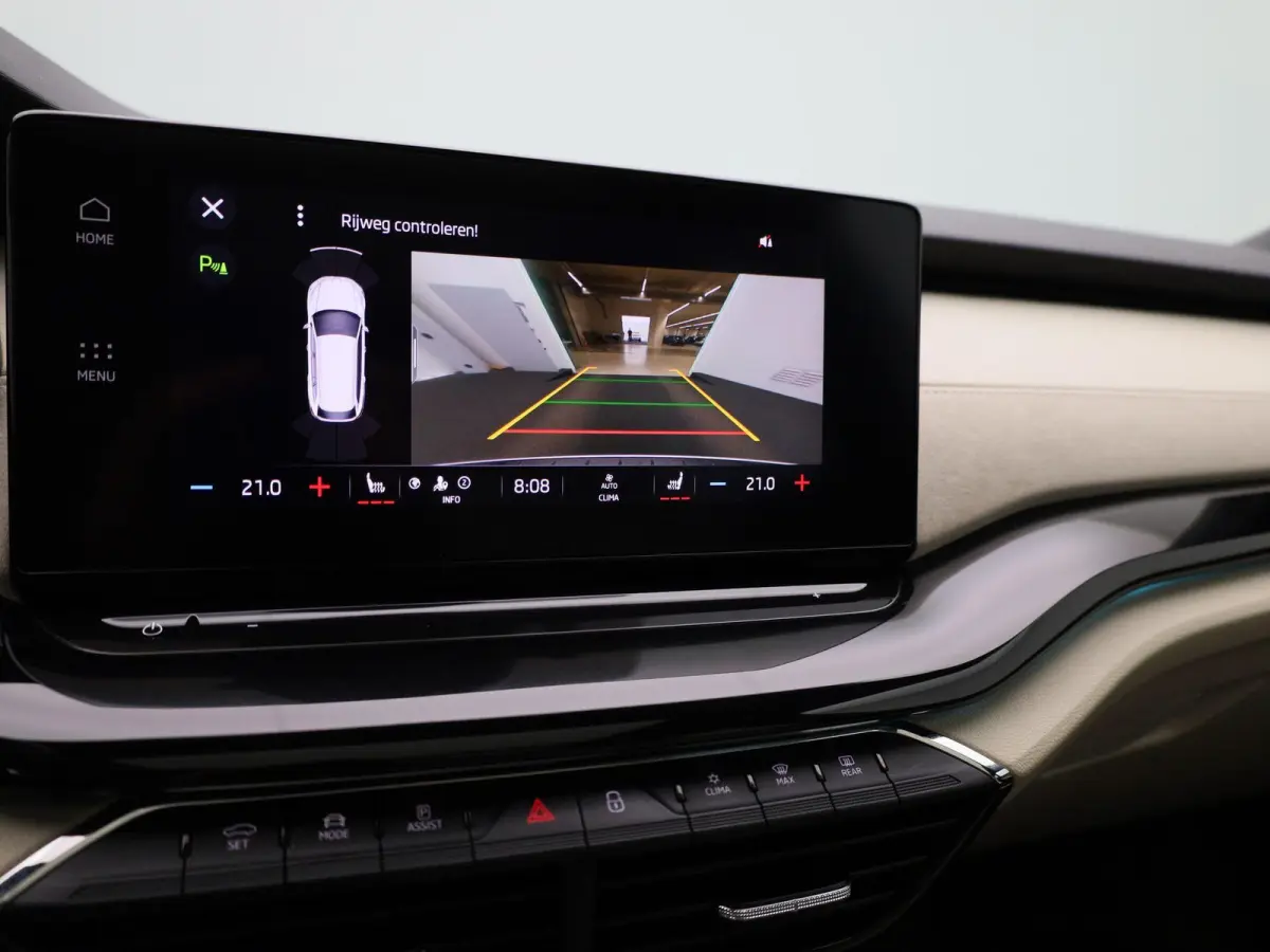 1.4 TSI iV PHEV Business Edition | Apple Carplay / Android Auto | Panoramadak | Achteruitrijcamera | Stoelverwarming Voor en Achter |