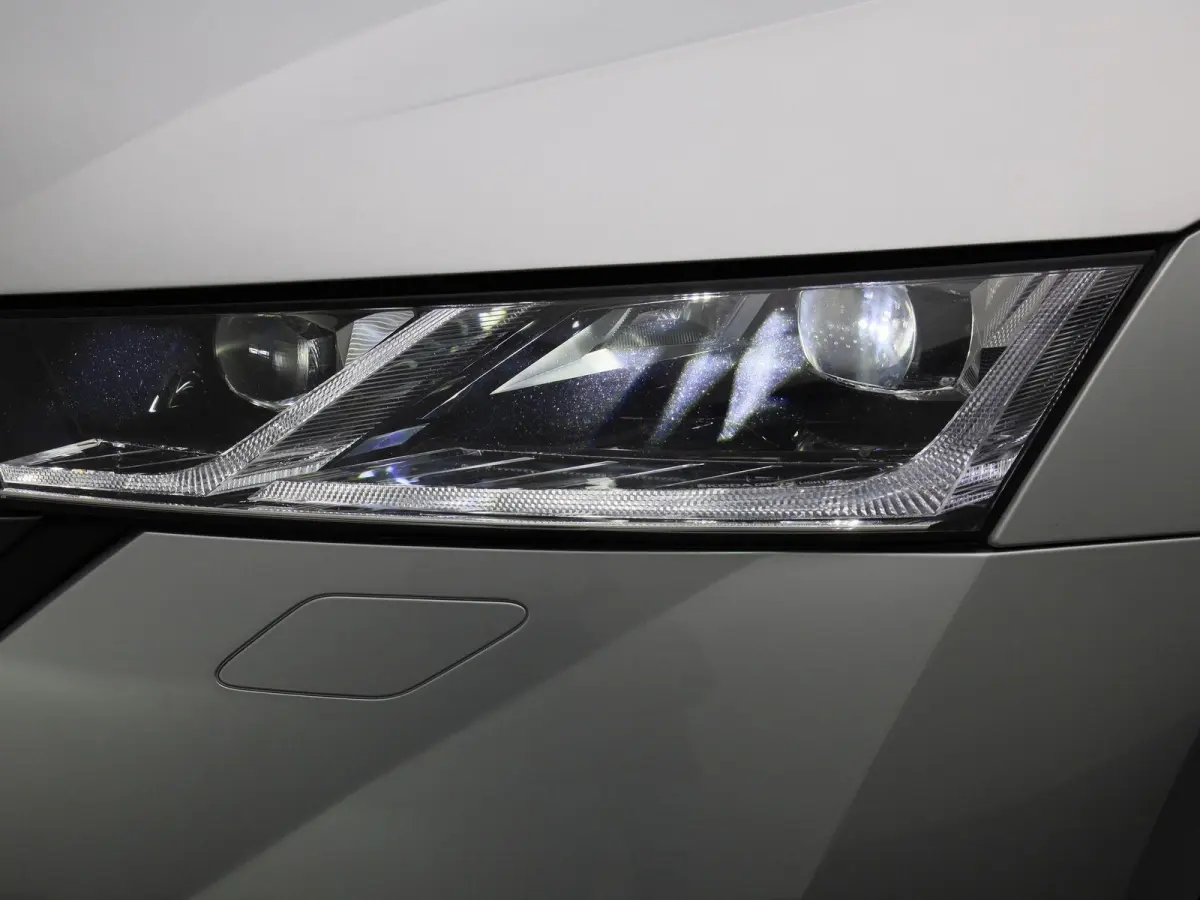 1.4 TSI iV PHEV Business Edition | Apple Carplay / Android Auto | Panoramadak | Achteruitrijcamera | Stoelverwarming Voor en Achter |