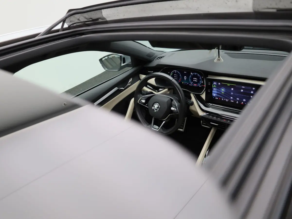 1.4 TSI iV PHEV Business Edition | Apple Carplay / Android Auto | Panoramadak | Achteruitrijcamera | Stoelverwarming Voor en Achter |